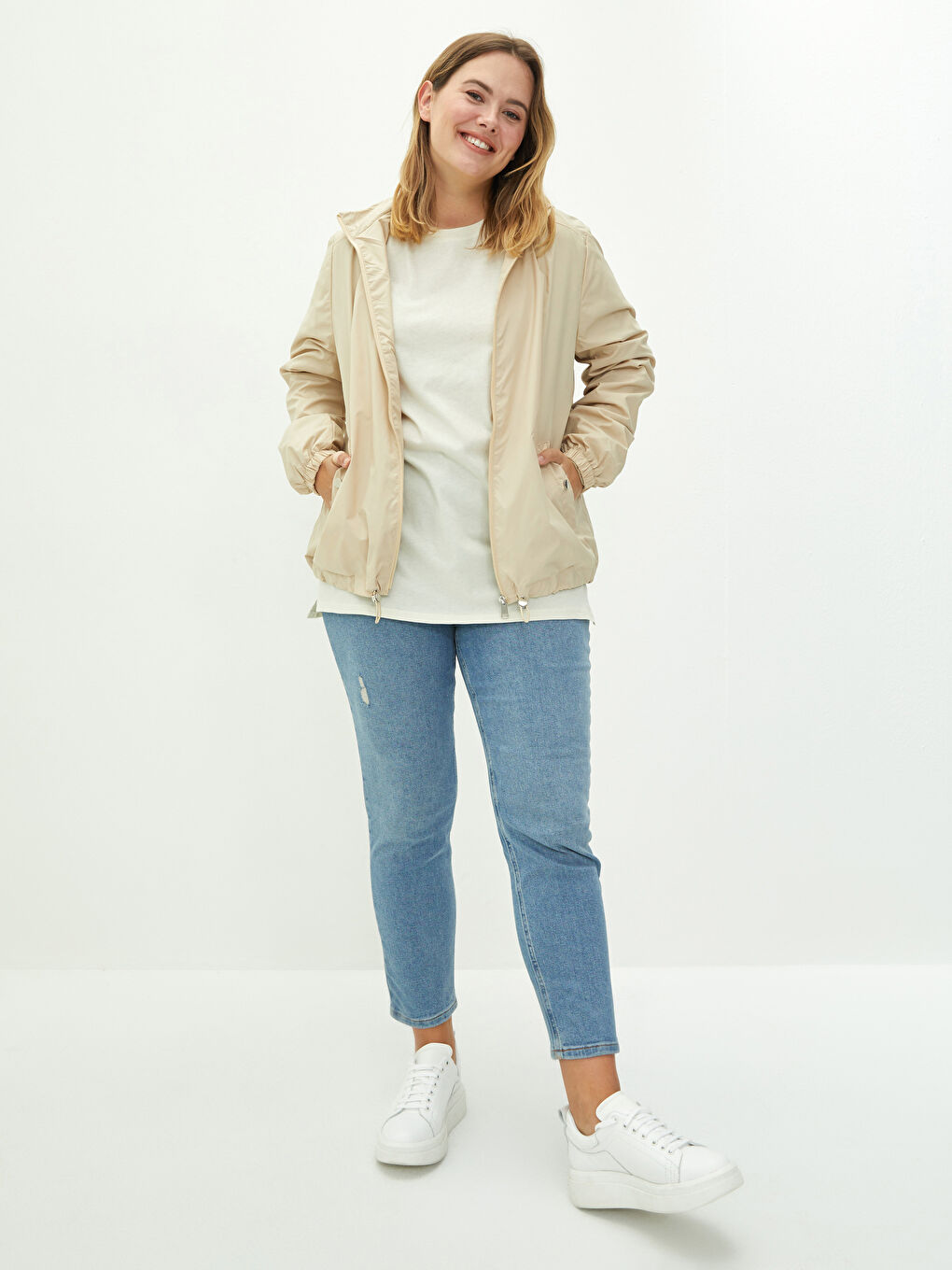 LCWAIKIKI Classic Hooded Straight Long Sleeve Pocket Detailed Women's Raincoat -W1BV94Z8-RRT