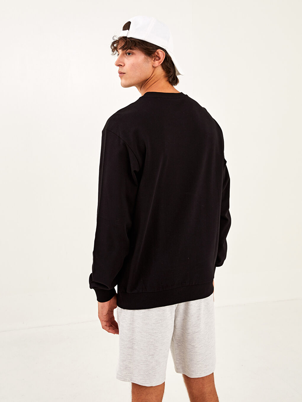 Siyah Bisiklet Yaka Uzun Kollu Erkek Sweatshirt-4