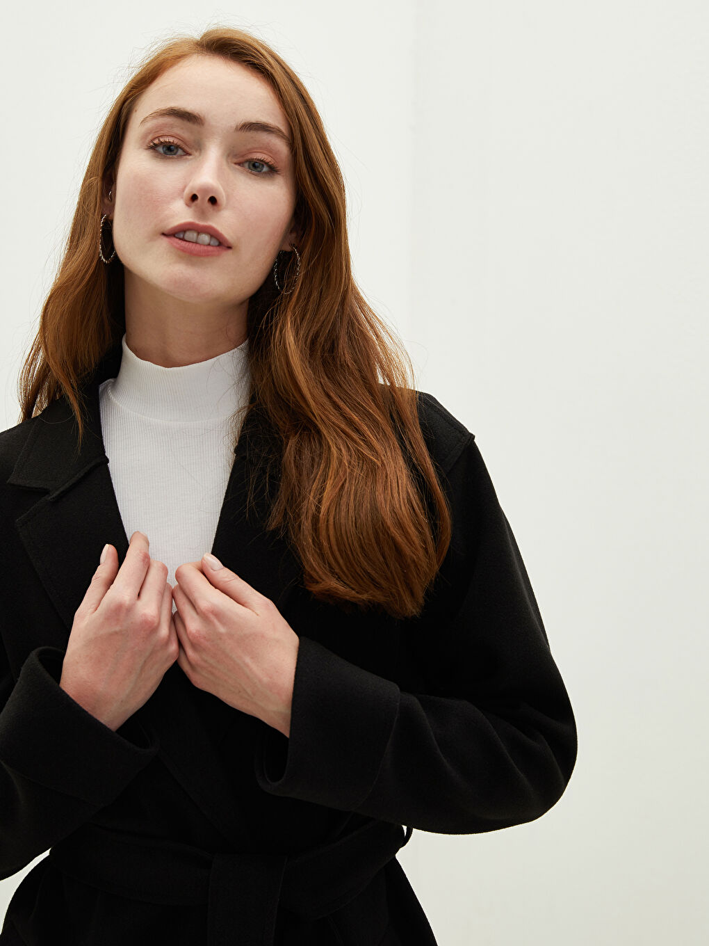 Siyah Ceket Yaka Beli Kemerli Cep Detaylı Uzun Kollu Kalın Kadın Kaşe Kaban-4