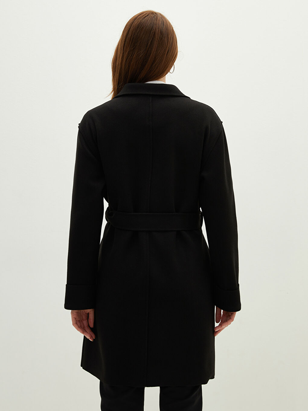 Siyah Ceket Yaka Beli Kemerli Cep Detaylı Uzun Kollu Kalın Kadın Kaşe Kaban-5