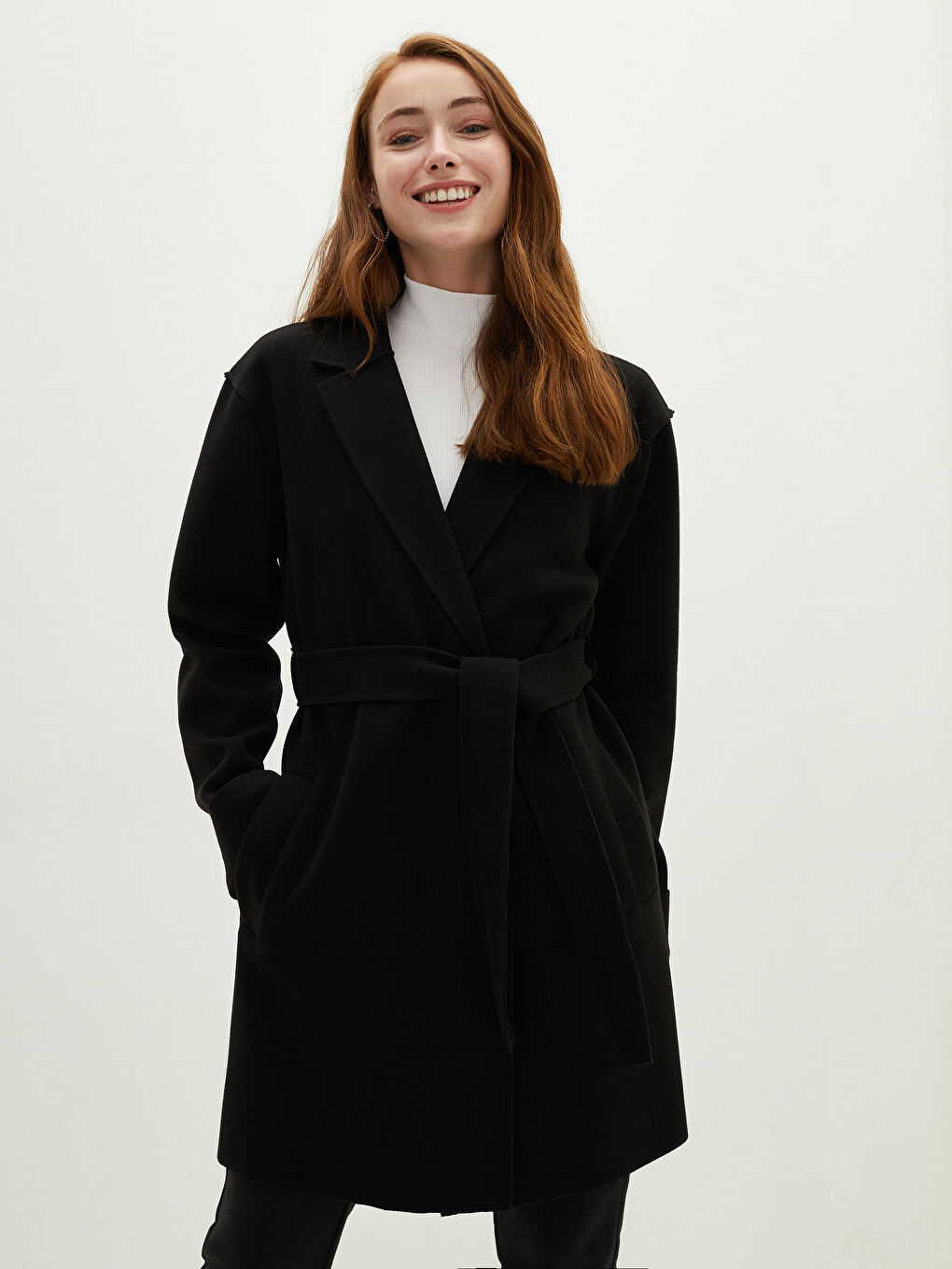 Siyah Ceket Yaka Beli Kemerli Cep Detaylı Uzun Kollu Kalın Kadın Kaşe Kaban-1