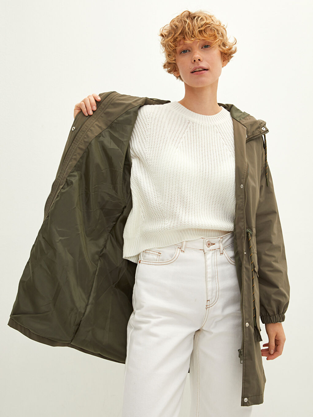 Hooded Zipper Closure Pocket Detailed Slim Women's Coat-4