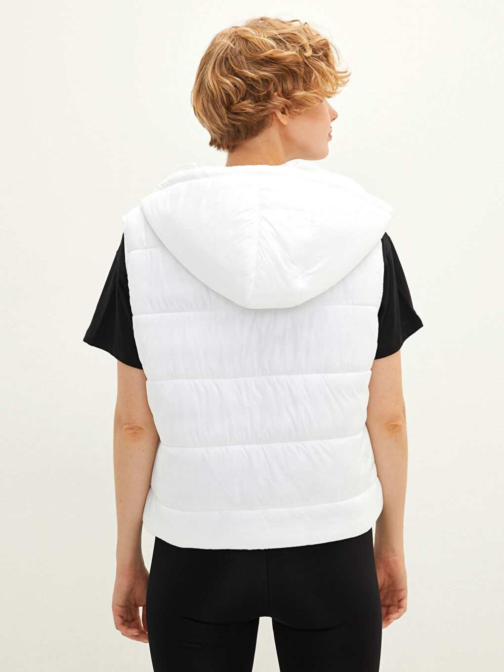 Beyaz Kapüşon Yaka Düz Cep Detaylı Kadın Yelek-4