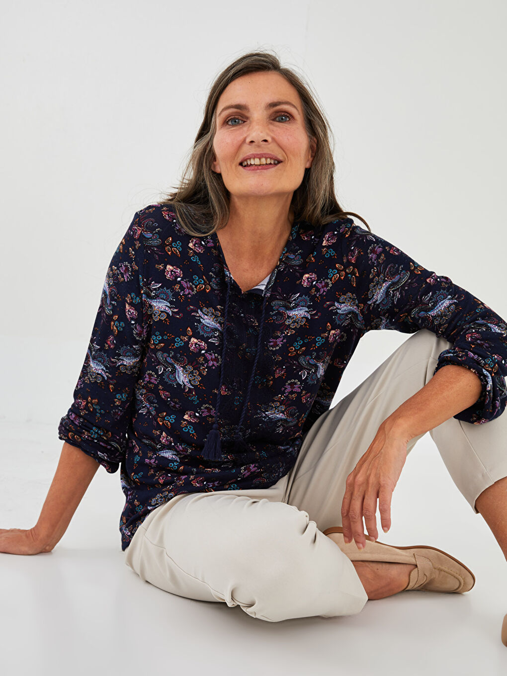 Lacivert Bağlamalı Yaka Desenli Uzun Kollu Kadın Bluz