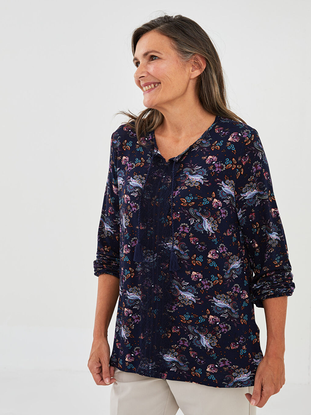 Lacivert Bağlamalı Yaka Desenli Uzun Kollu Kadın Bluz-1