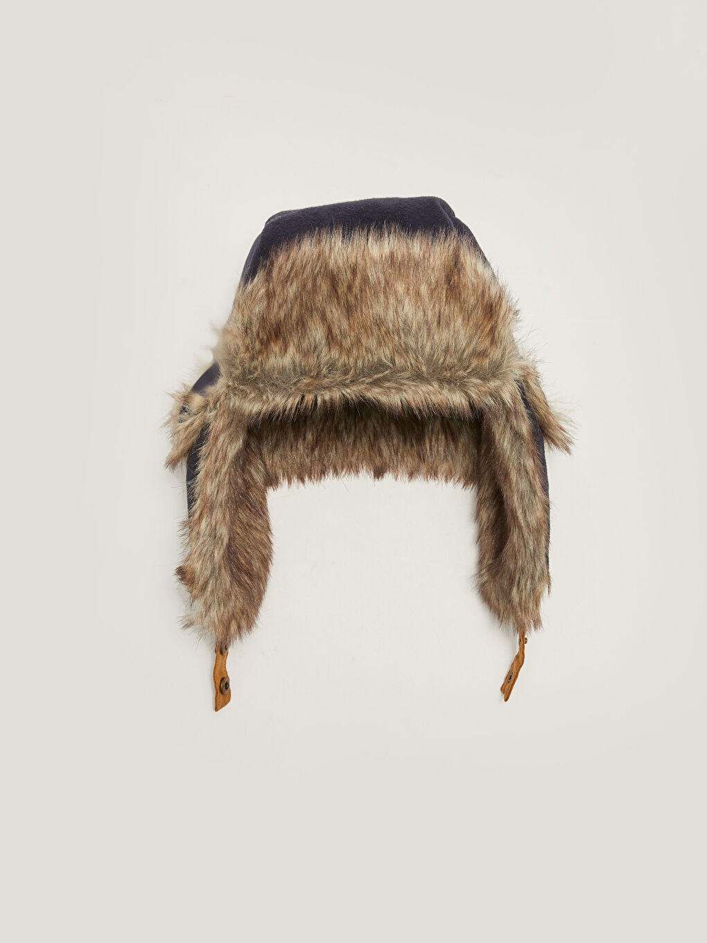 Зимна шапка за мъже с детайли от кожа-3