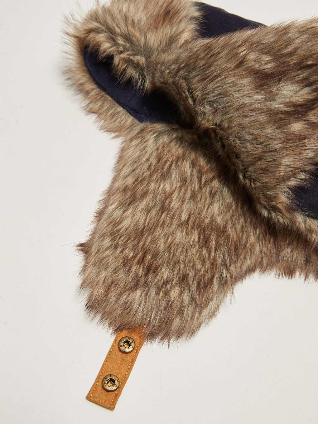 Зимна шапка за мъже с детайли от кожа-5