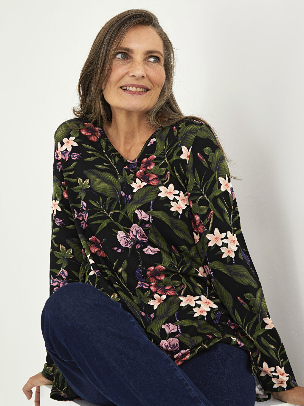 Karışık V Yaka Çiçekli Uzun Kollu Viskon Kadın Bluz