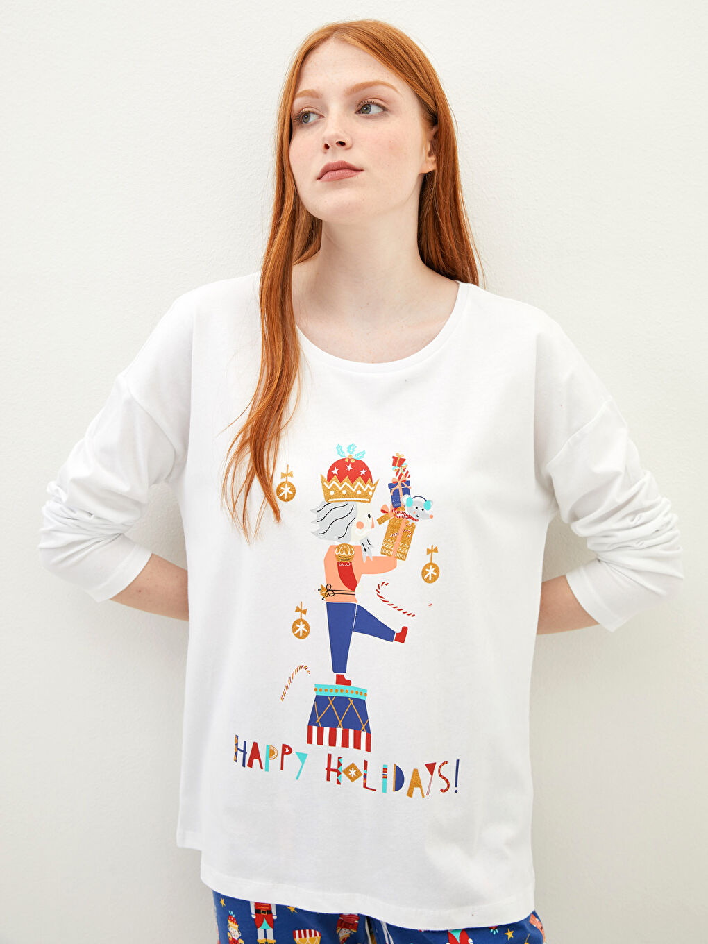 Beyaz Bisiklet Yaka Yılbaşı Temalı Uzun Kollu Pamuklu Kadın Pijama Takımı-1