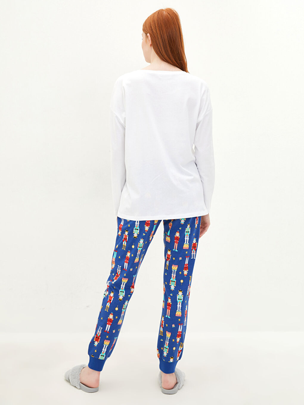 Beyaz Bisiklet Yaka Yılbaşı Temalı Uzun Kollu Pamuklu Kadın Pijama Takımı-4