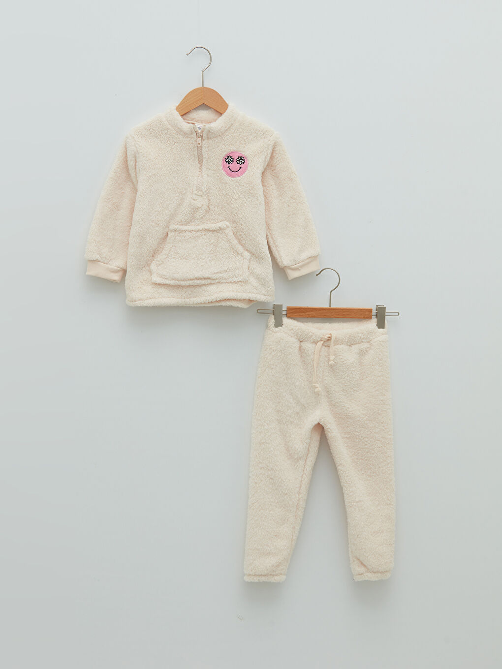 LCW baby Stand Up Collar Long Sleeve Embroidery Detailed Plush Baby Girl Sweatshirt and Pants 2-Pack -W1CF10Z1-FXU