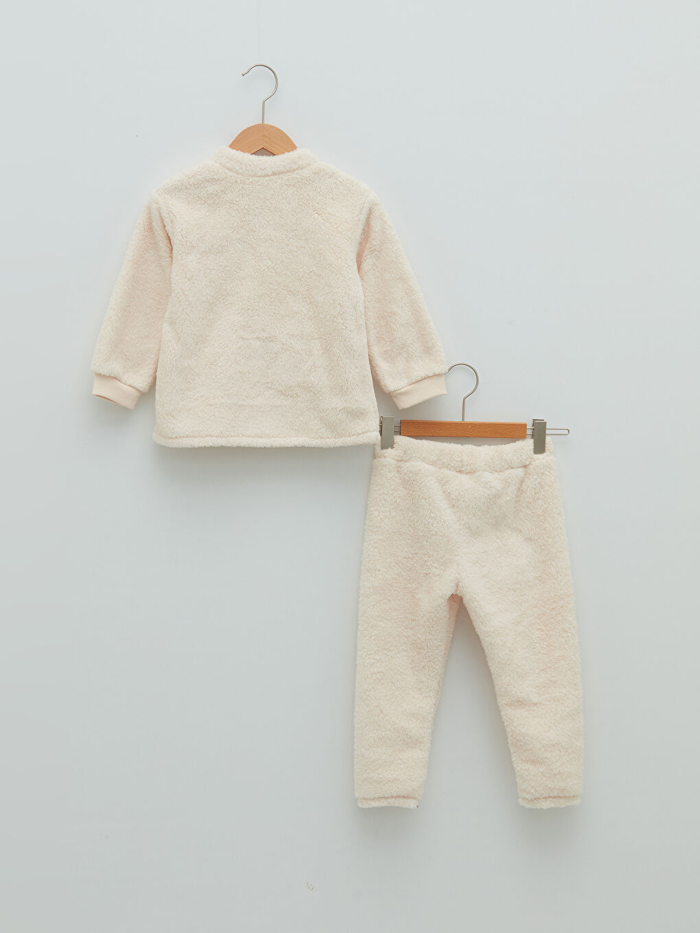 LCW baby Stand Up Collar Long Sleeve Embroidery Detailed Plush Baby Girl Sweatshirt and Pants 2-Pack -W1CF10Z1-FXU