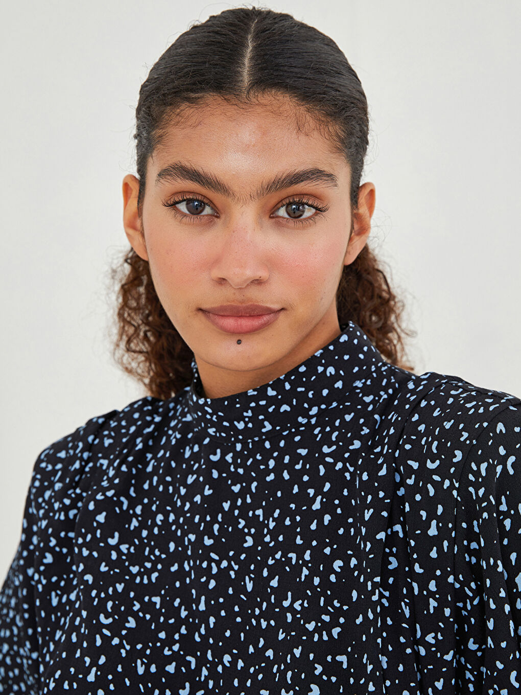 Siyah Dik Yaka Desenli Uzun Kollu Kemer Detaylı Viskon Kadın Elbise-2