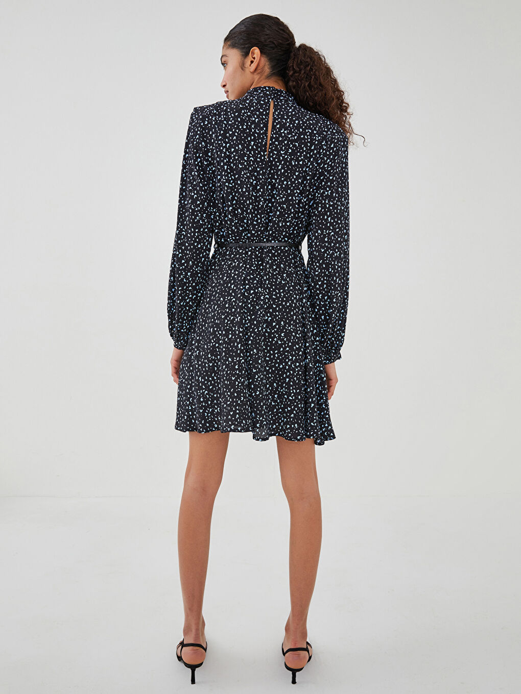 Siyah Dik Yaka Desenli Uzun Kollu Kemer Detaylı Viskon Kadın Elbise-5