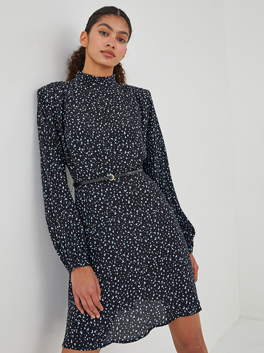 Siyah Dik Yaka Desenli Uzun Kollu Kemer Detaylı Viskon Kadın Elbise-1