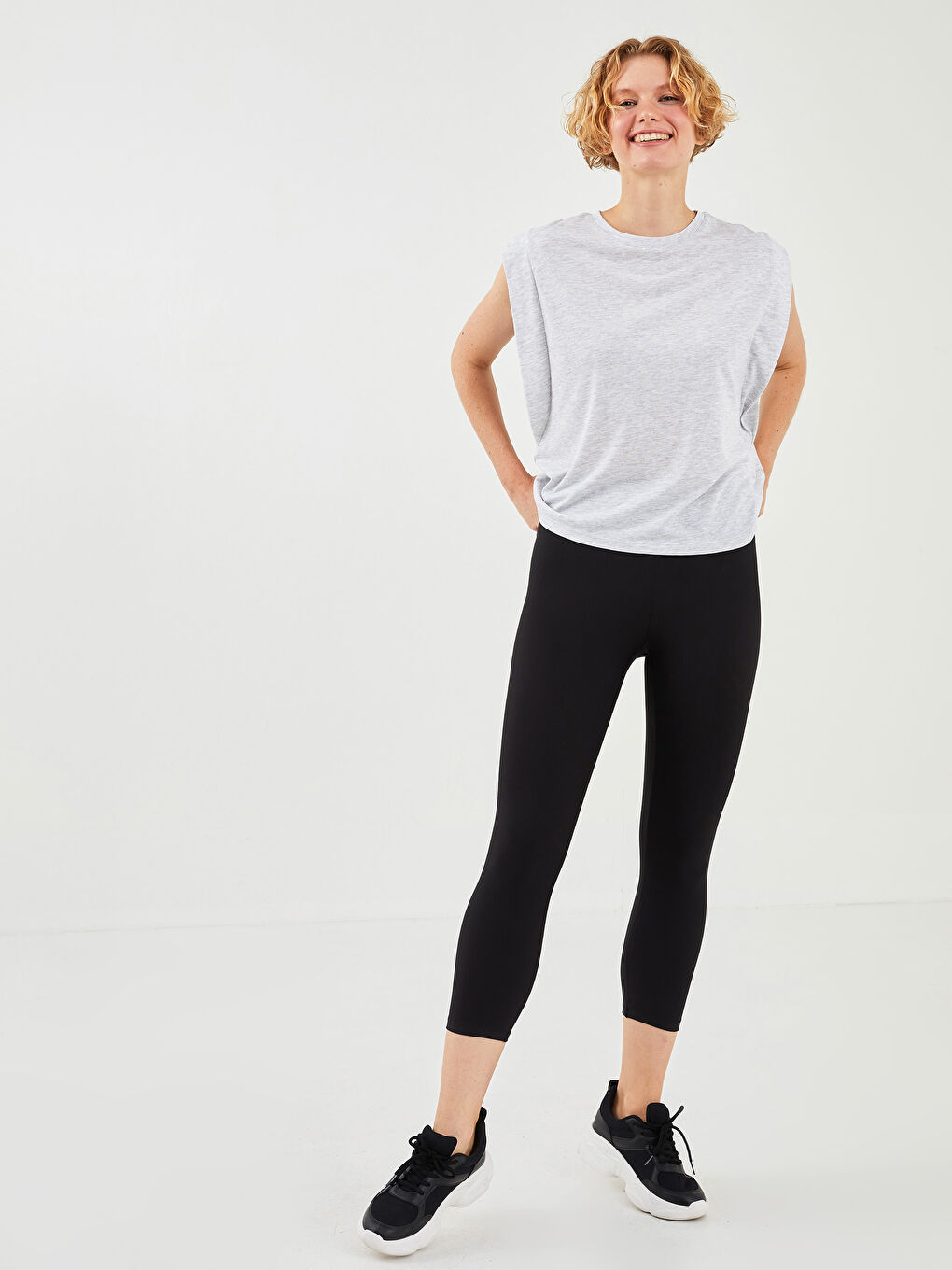 Women's Crew Neck Sleeveless Plain Sports T-Shirt-3