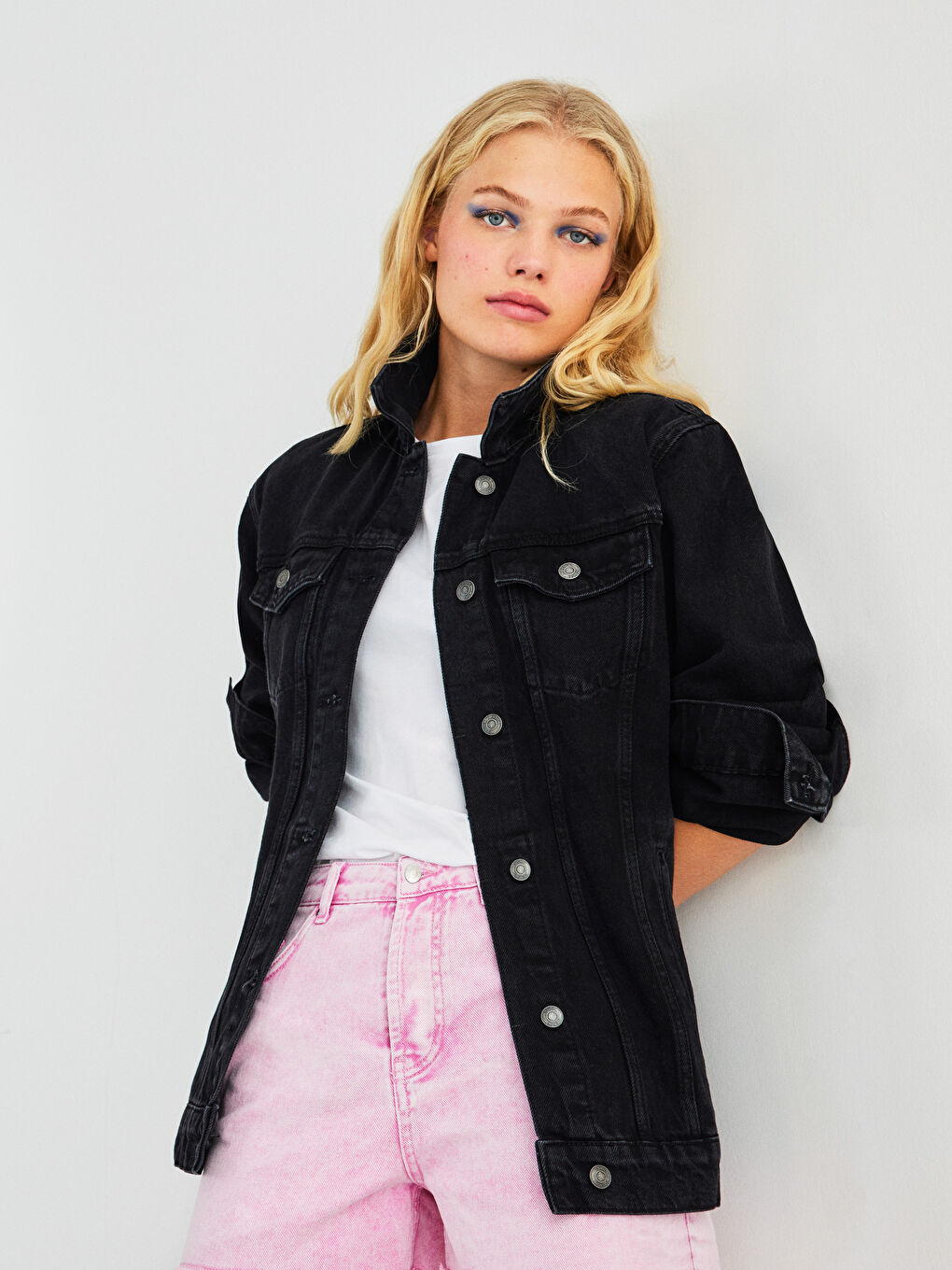 Siyah Gömlek Yaka Düz Cep Detaylı Uzun Kollu Kadın Jean Ceket