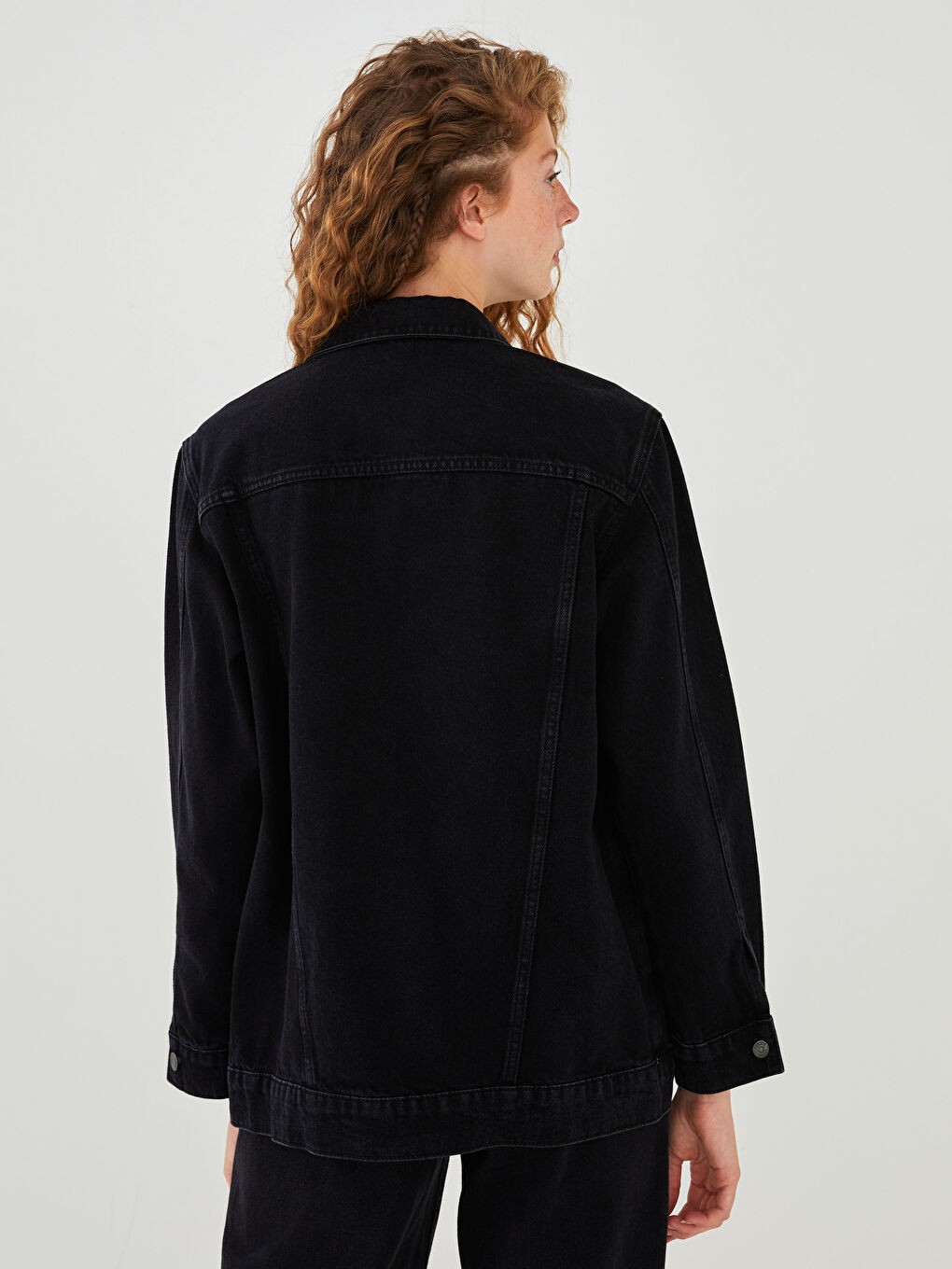 Siyah Gömlek Yaka Düz Cep Detaylı Uzun Kollu Kadın Jean Ceket-8