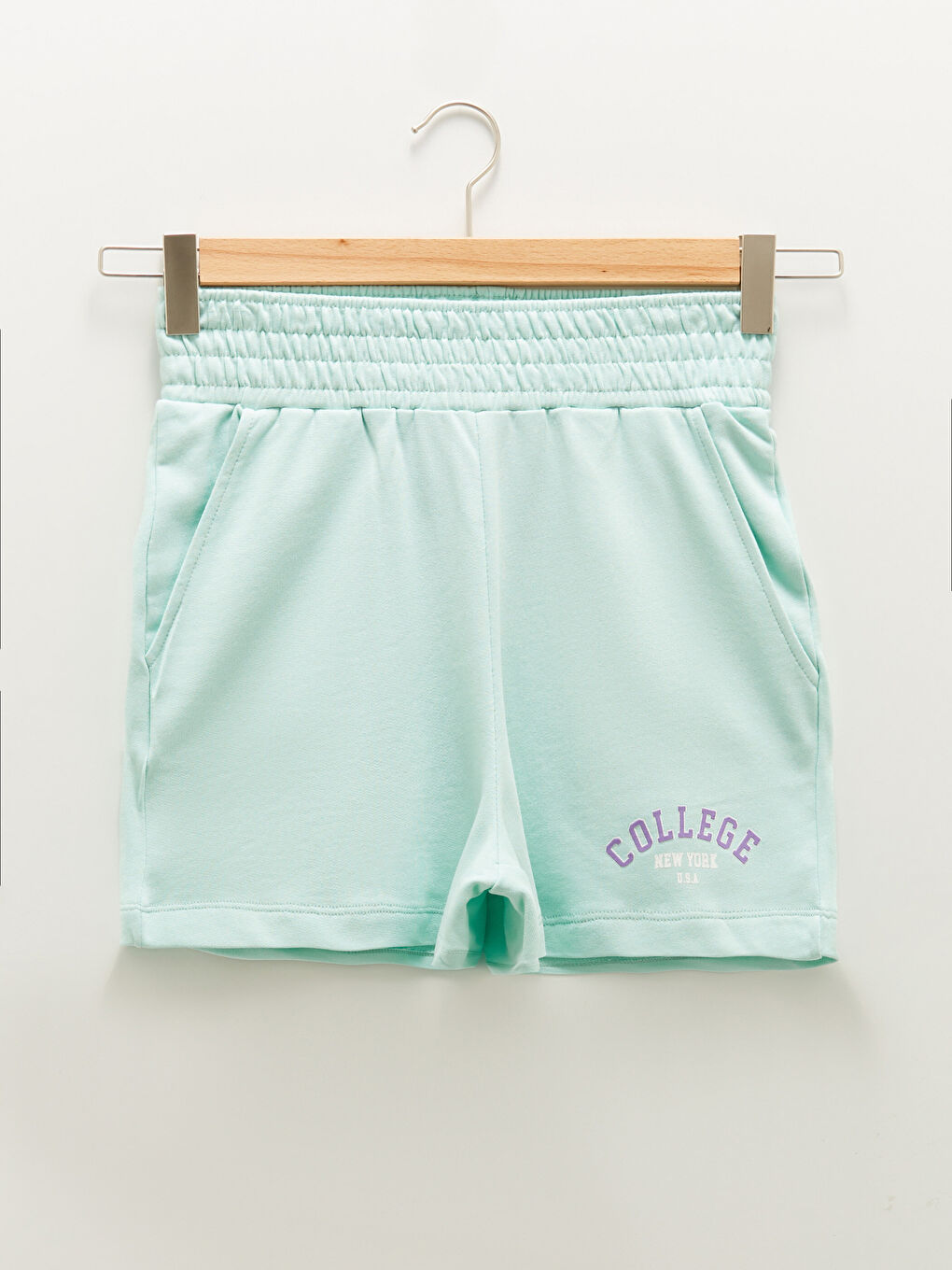 شورتات قطنية مطبوعة بخصر مطاطي وقصة مريحة للنساء