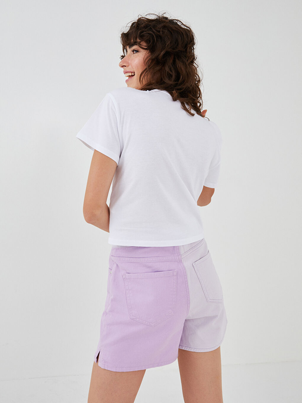 Beyaz Bisiklet Yaka Barbie Baskılı Kısa Kollu Kadın Crop-3