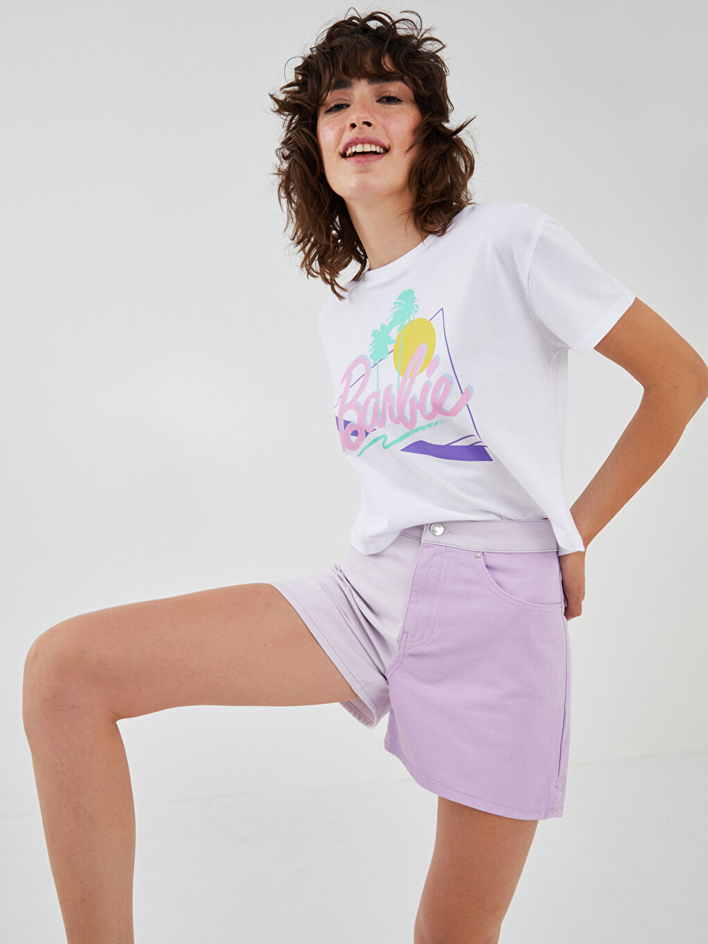 Beyaz Bisiklet Yaka Barbie Baskılı Kısa Kollu Kadın Crop-4