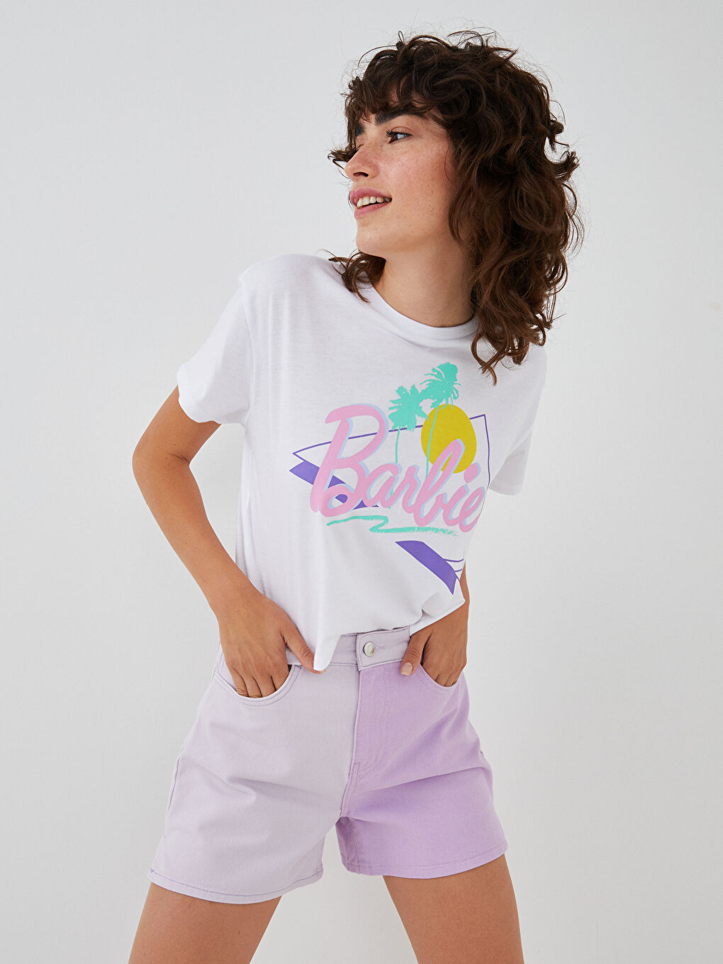 Beyaz Bisiklet Yaka Barbie Baskılı Kısa Kollu Kadın Crop