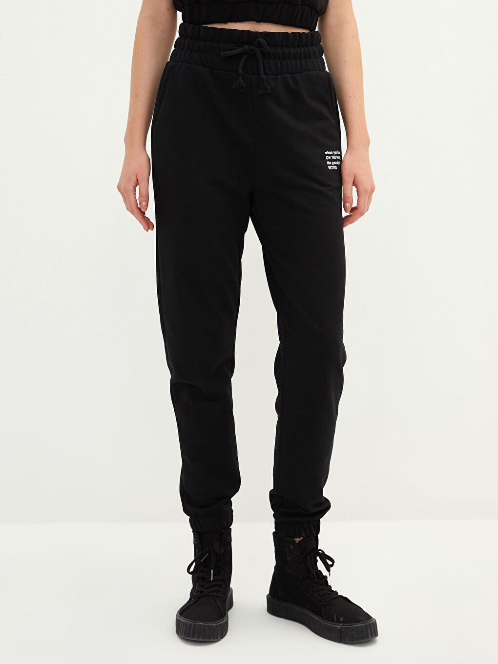 بنطلون رياضي بخصر مطاطي بتفاصيل جيب مطبوع للسيدات-2