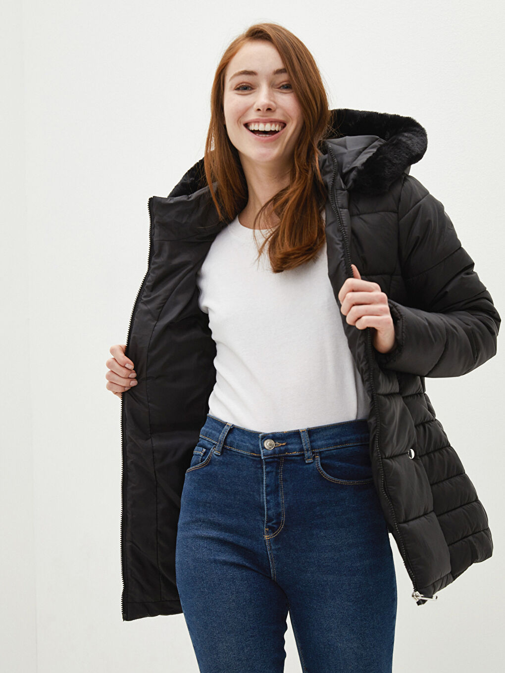 Siyah Kapüşonlu Düz Cep Detaylı Uzun Kollu Kadın Şişme Mont-1