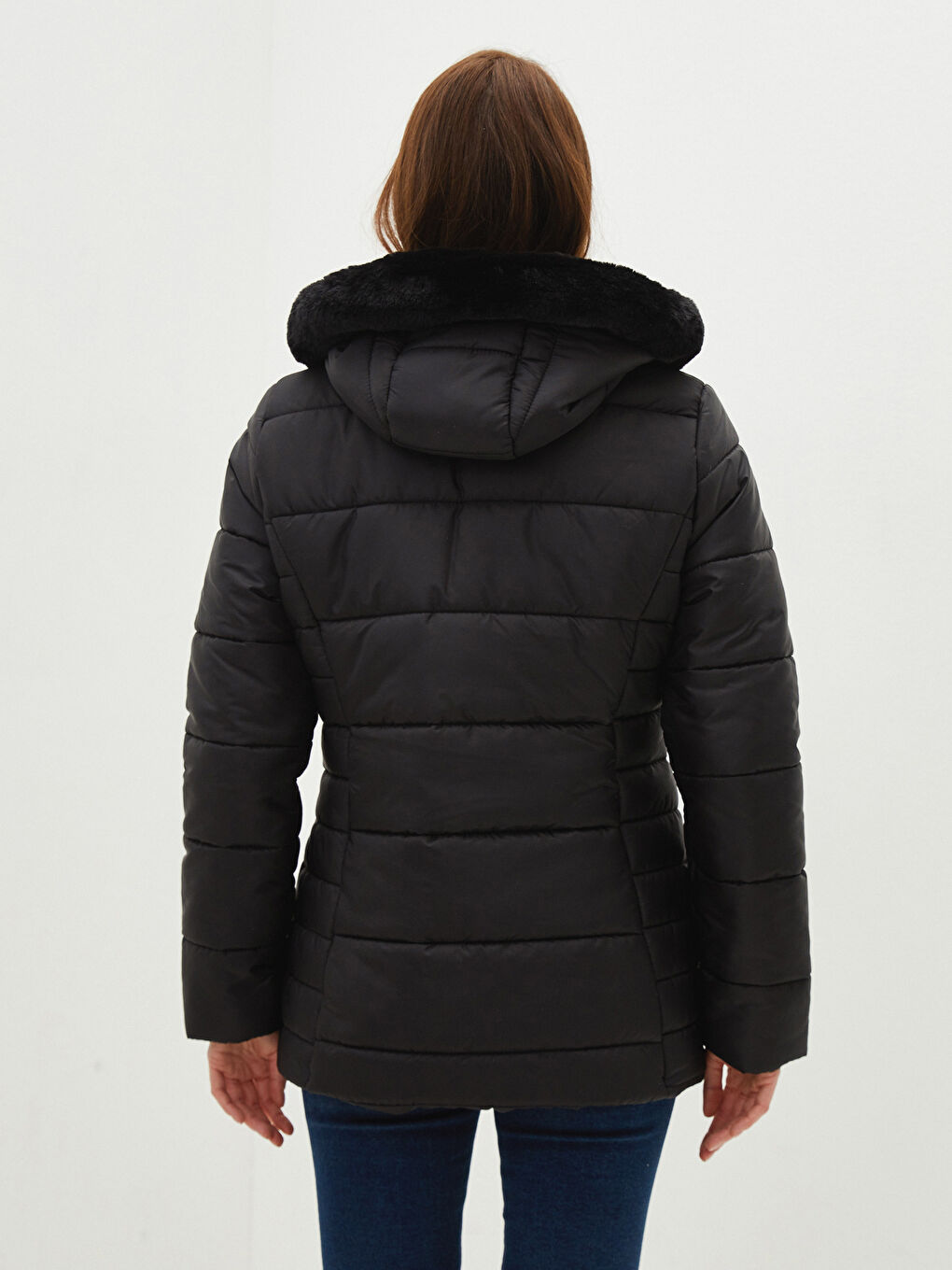 Siyah Kapüşonlu Düz Cep Detaylı Uzun Kollu Kadın Şişme Mont-6