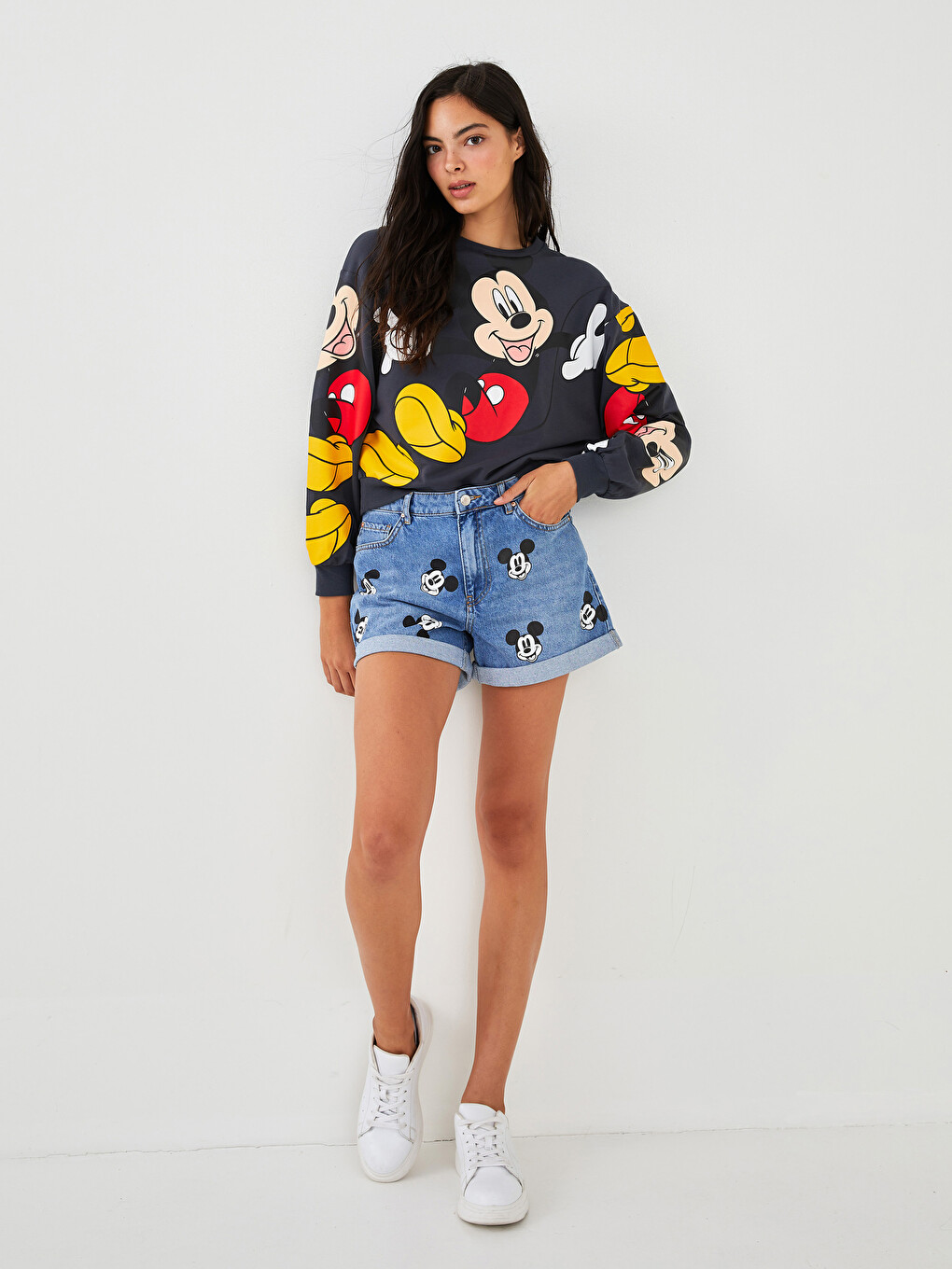 XSIDE Dar Fit Mickey Mouse Baskılı Cep Detaylı Kadın Jean Şort