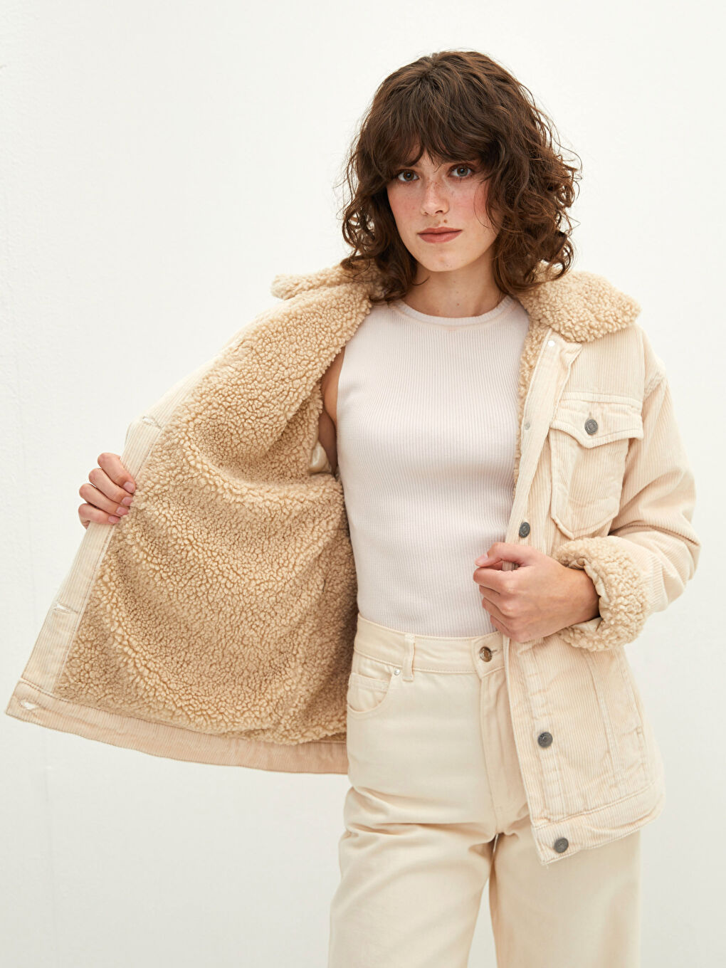 Ekru Gömlek Yaka Düz Uzun Kollu Kadife Kadın Mont-3