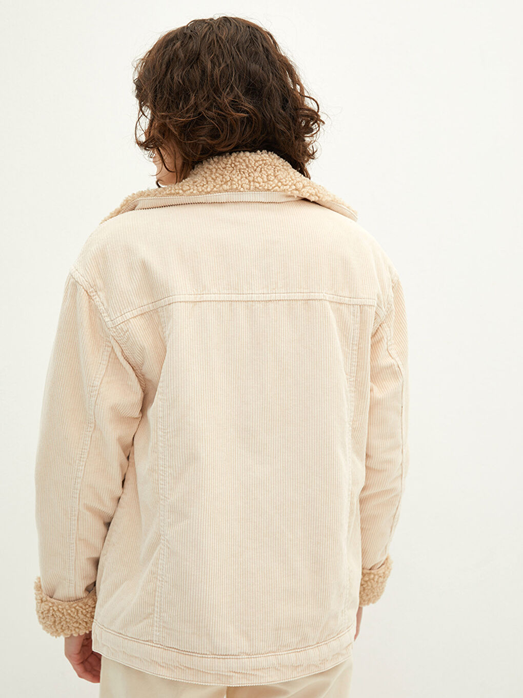 Ekru Gömlek Yaka Düz Uzun Kollu Kadife Kadın Mont-5