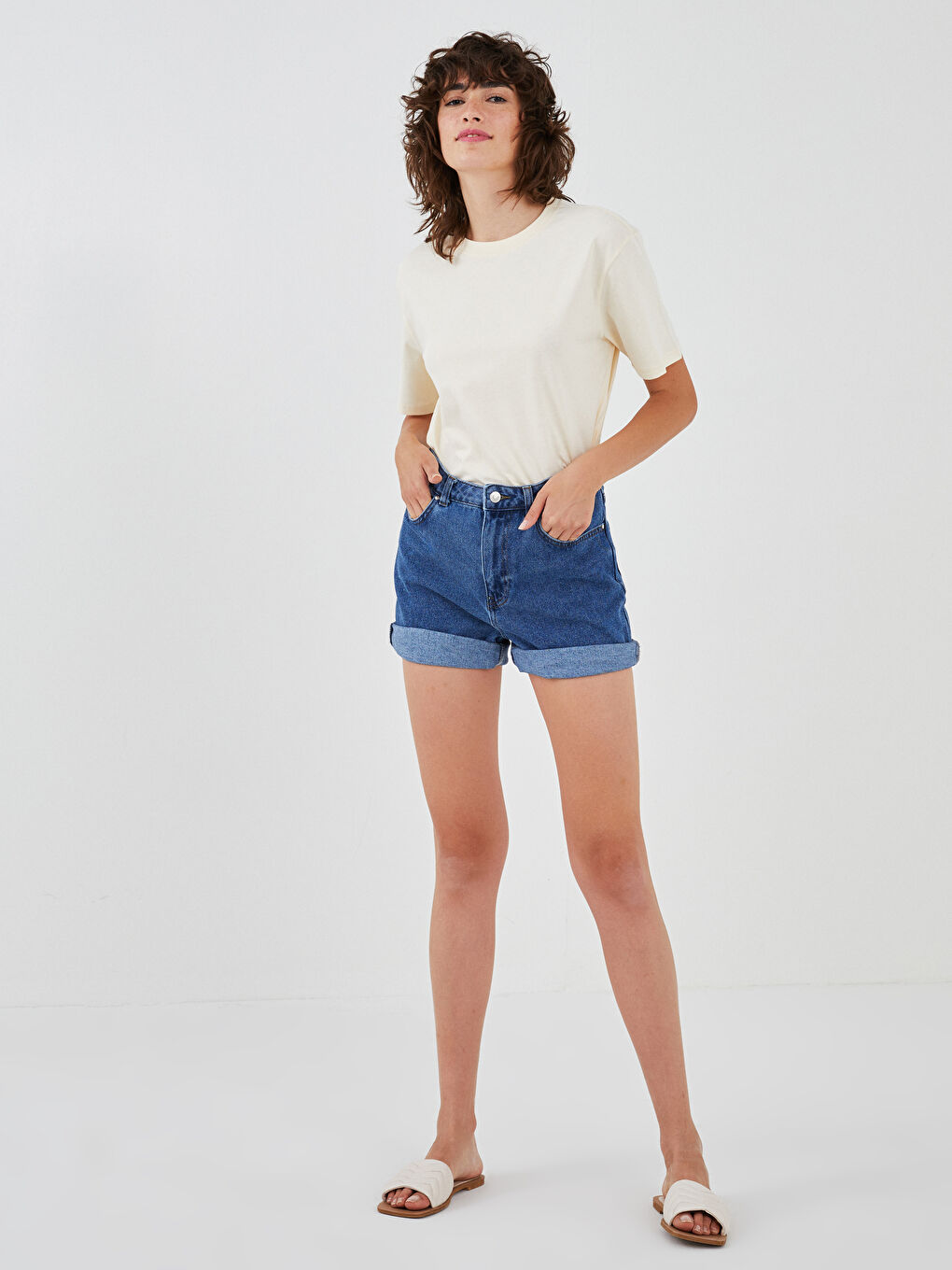 Bej Bisiklet Yaka Kısa Kollu Sırt Detaylı Pamuklu Kadın Tişört-3