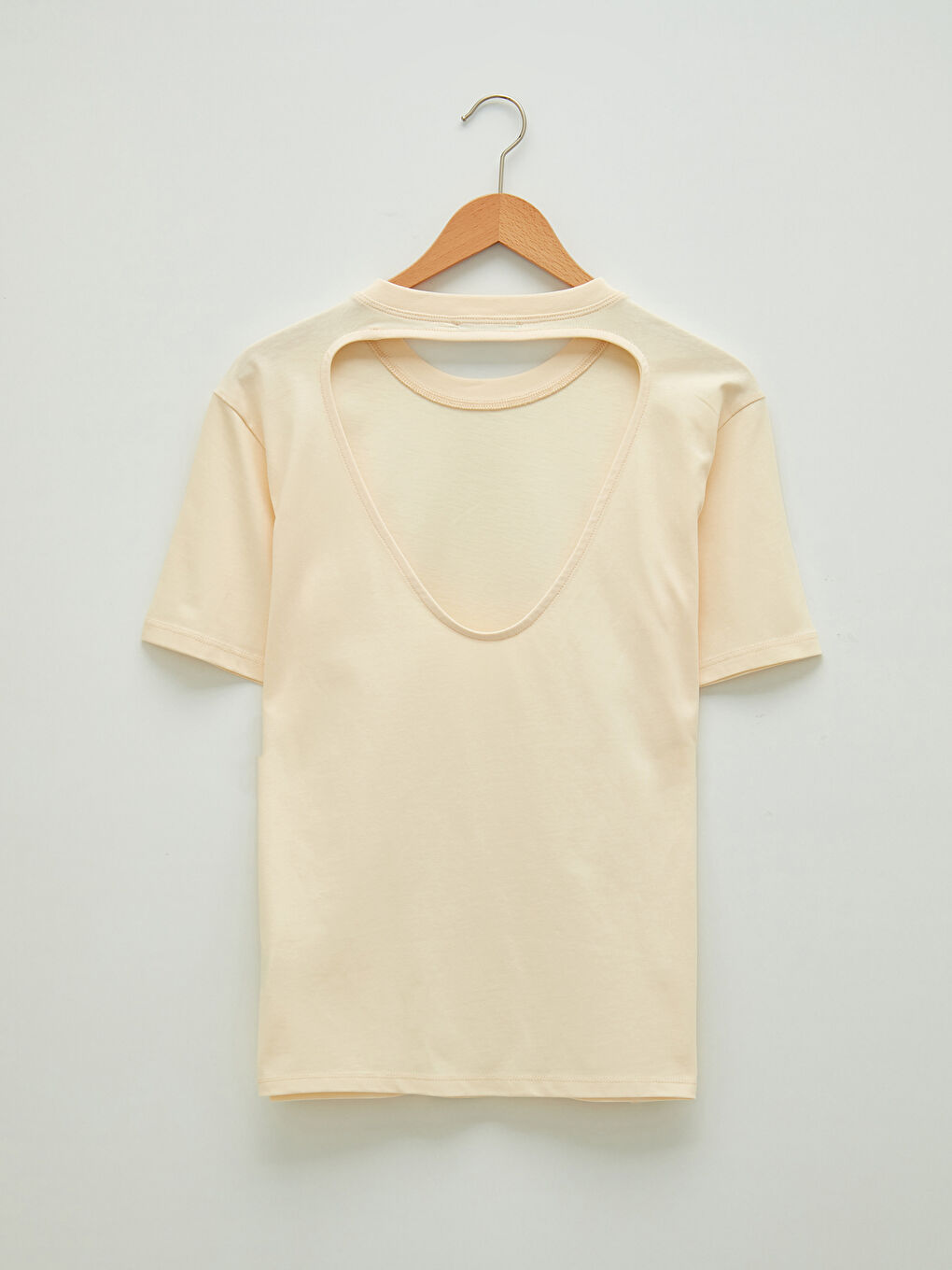 Bej Bisiklet Yaka Kısa Kollu Sırt Detaylı Pamuklu Kadın Tişört-7