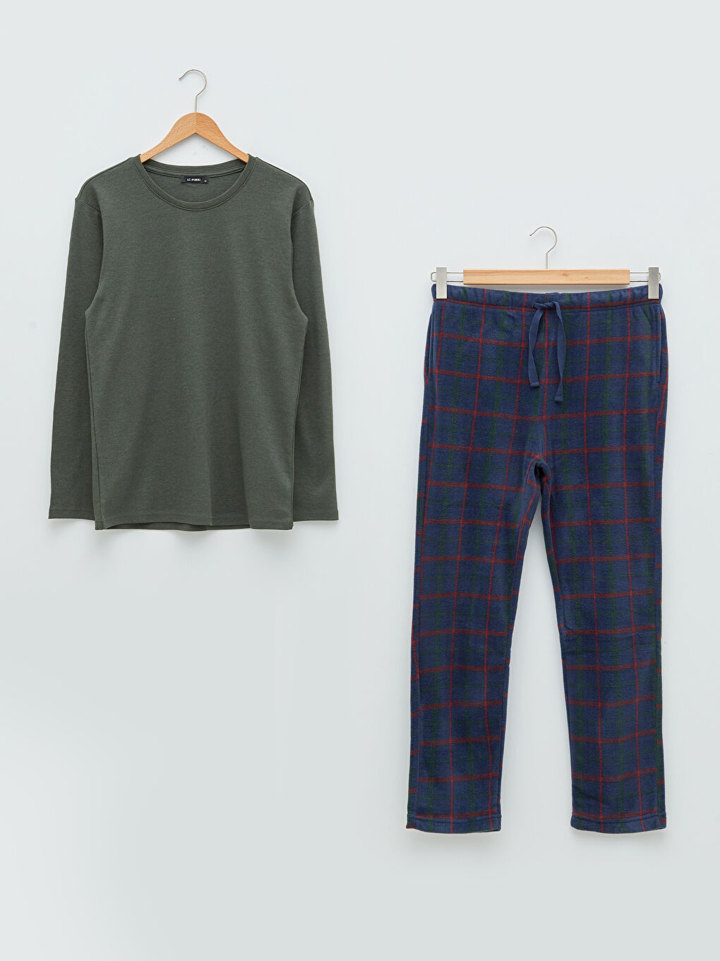 Standard Pattern Plaid Fleece Men's Pajamas Set-4