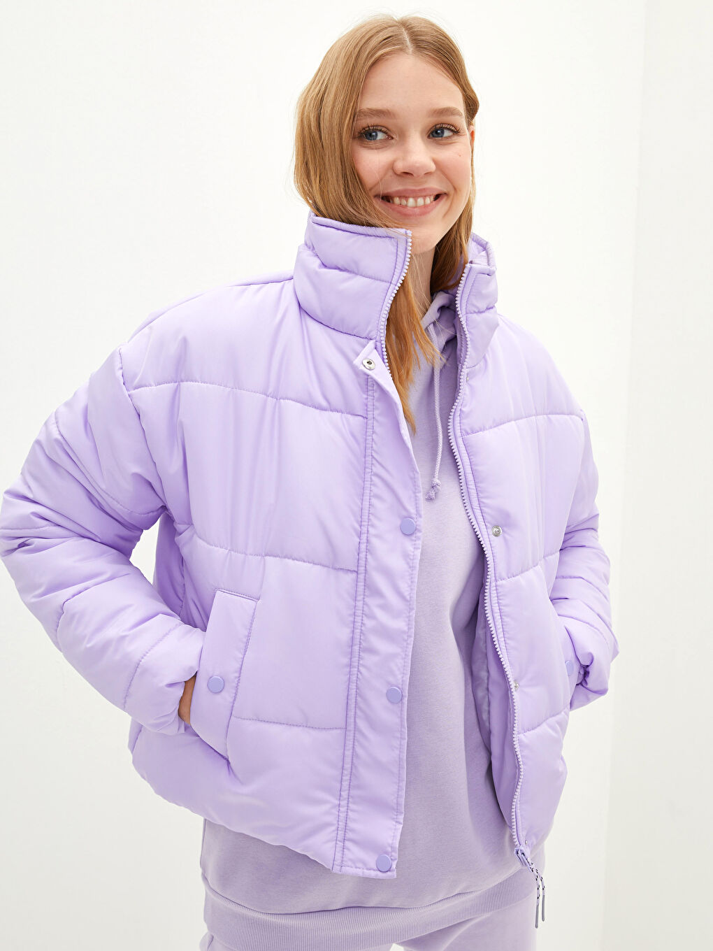 Lila Dik Yaka Düz Cep Detaylı Uzun Kollu Kalın Kadın Şişme Mont