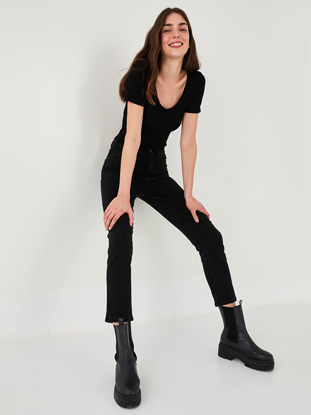 جينز نسائي سليم موم بجيوب تفصيلية