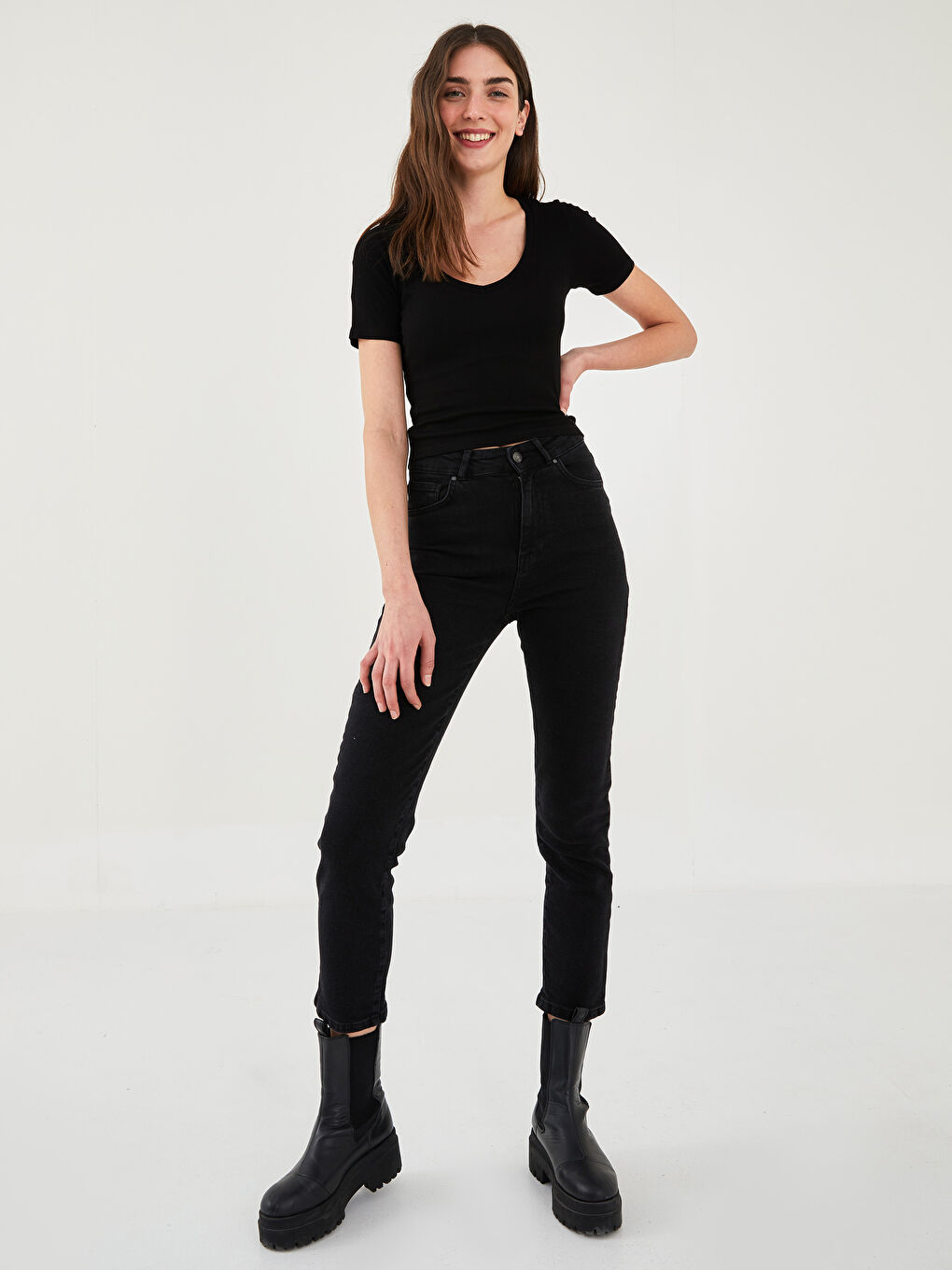 جينز نسائي سليم موم بجيوب تفصيلية-1