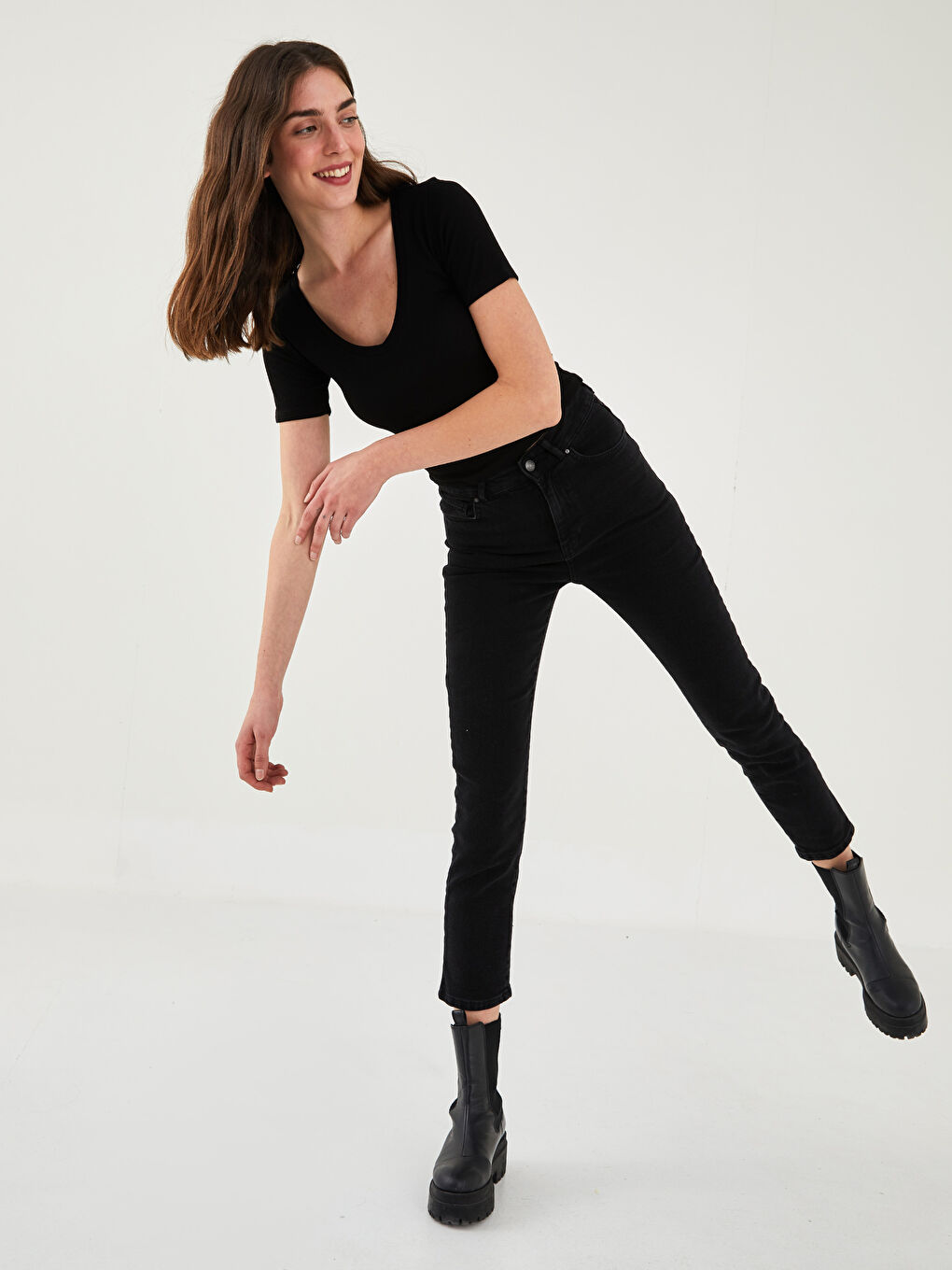 جينز نسائي سليم موم بجيوب تفصيلية-2