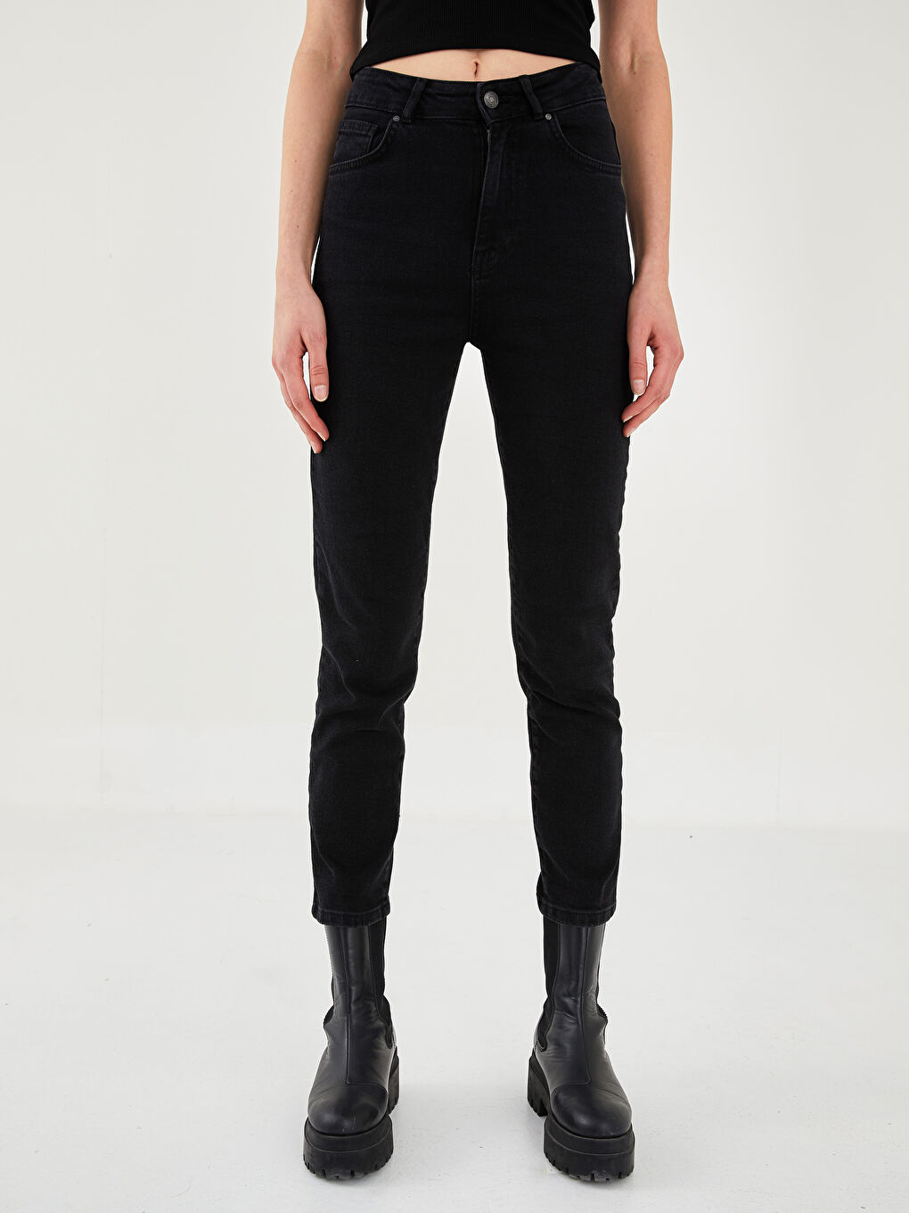 جينز نسائي سليم موم بجيوب تفصيلية-4