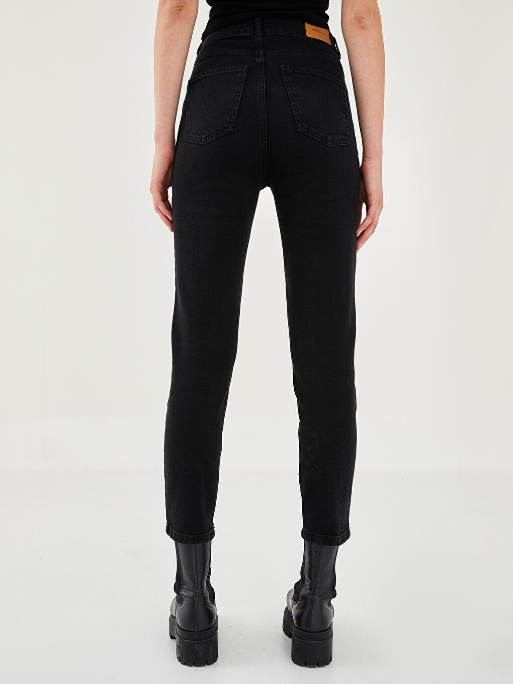 جينز نسائي سليم موم بجيوب تفصيلية-5