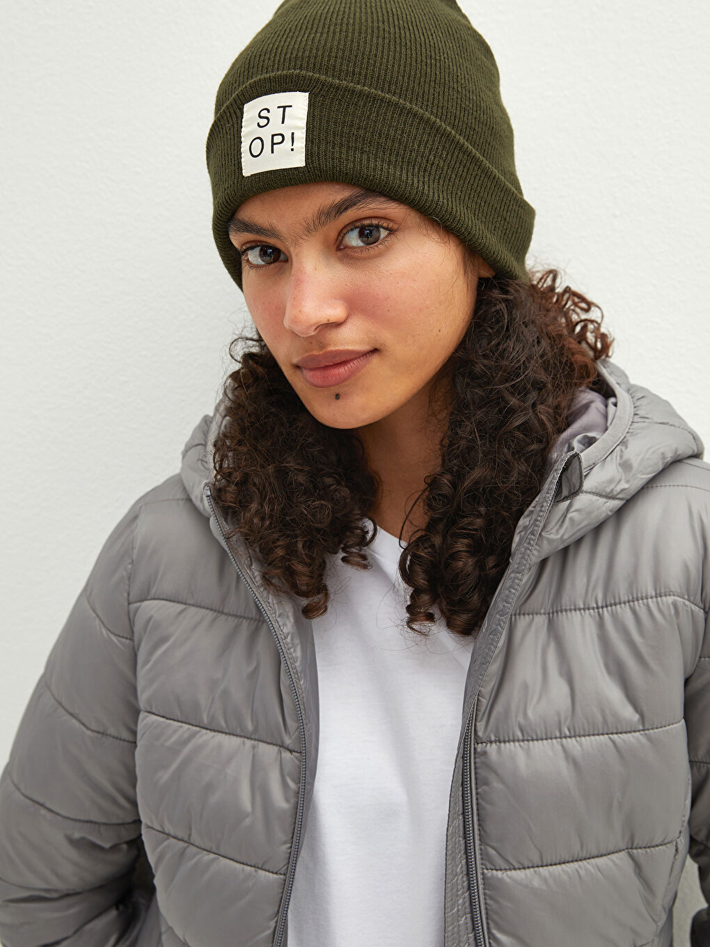 Haki Etiket Detaylı Kadın Triko Bere