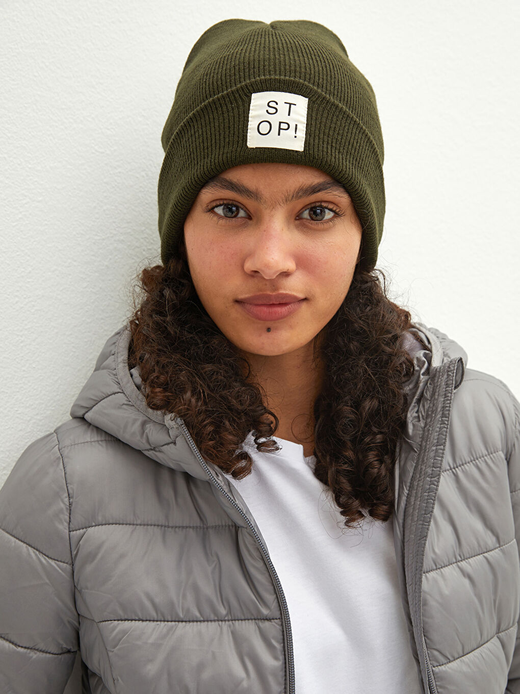 Haki Etiket Detaylı Kadın Triko Bere-1