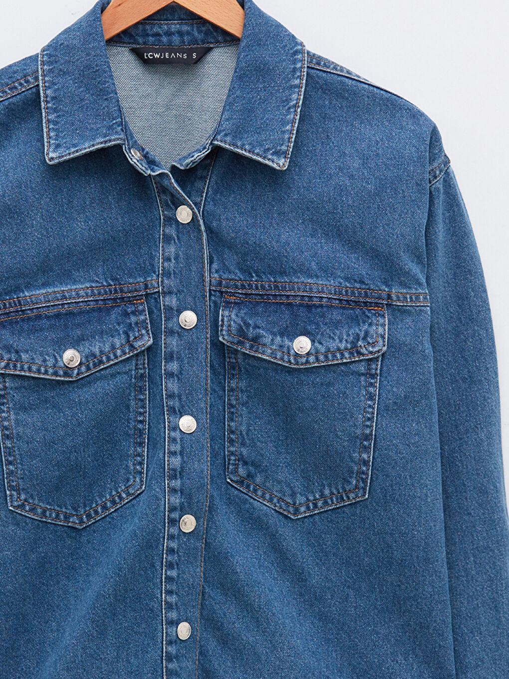 Front Snap Closure Long Sleeved Pocket Detailed Women's Jean Shirt-7