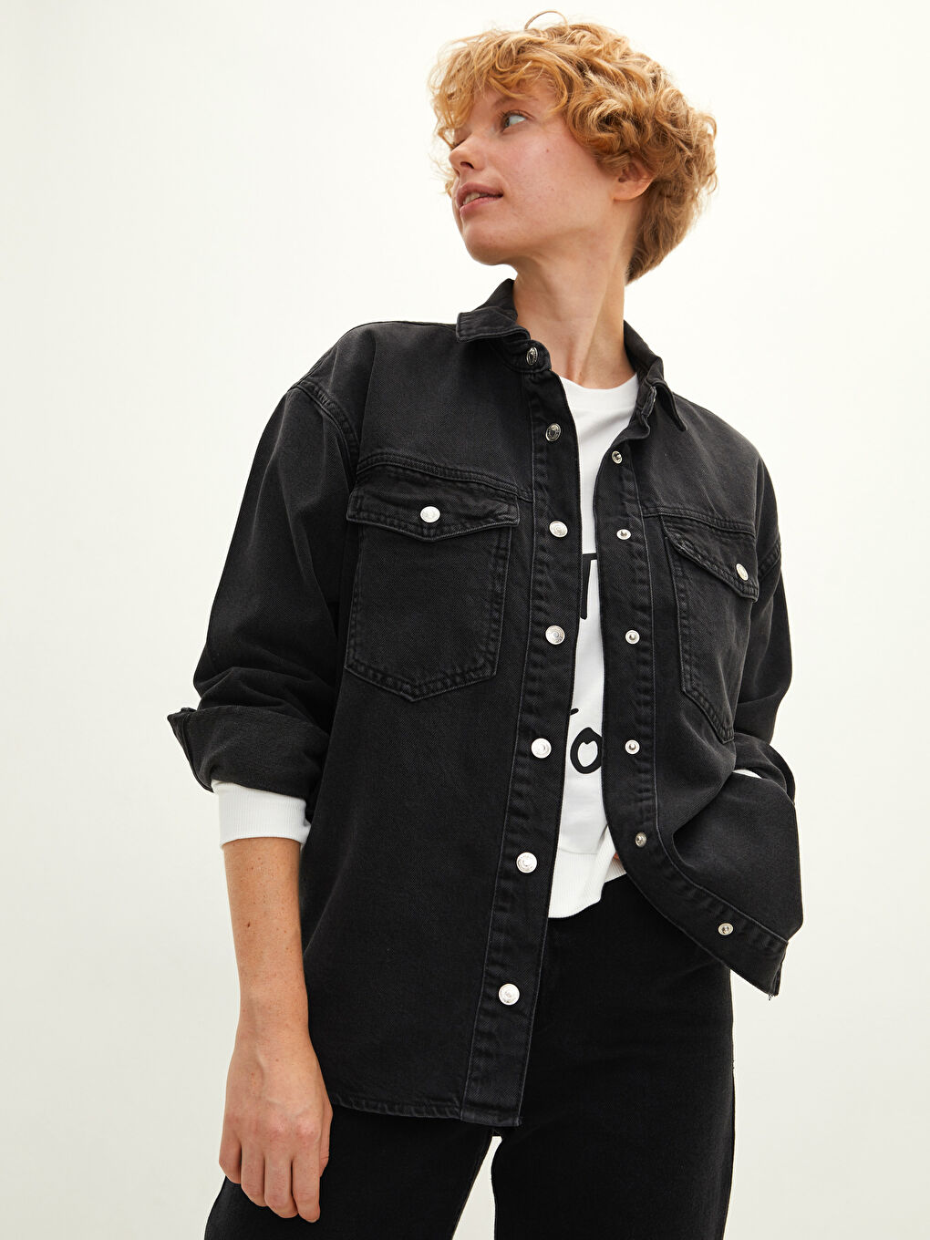 Siyah Gömlek Yaka Düz Uzun Kollu Cep Detaylı Kadın Rodeo Jean Ceket