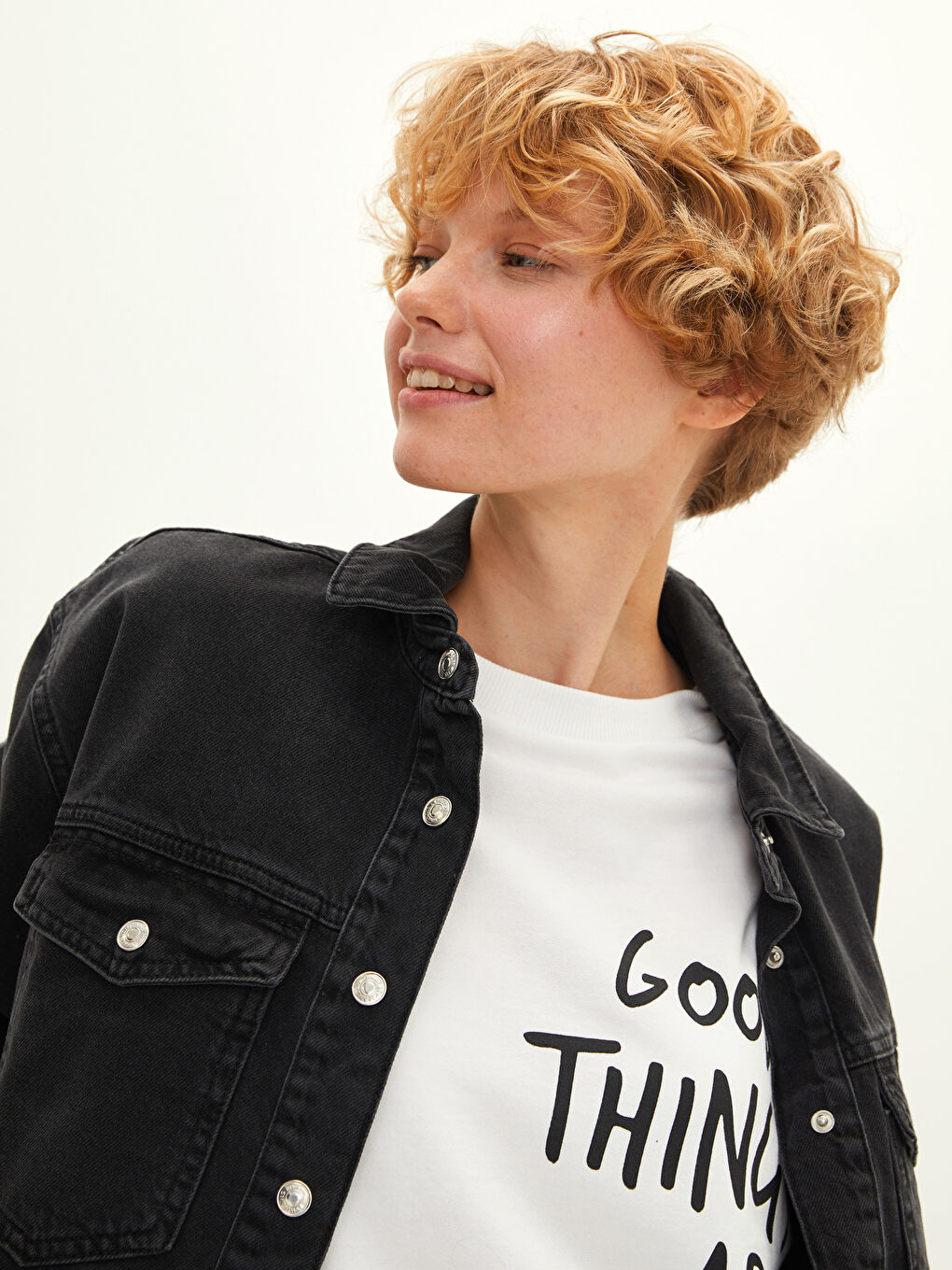 Siyah Gömlek Yaka Düz Uzun Kollu Cep Detaylı Kadın Rodeo Jean Ceket-3