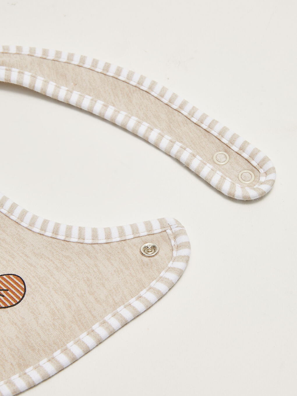 Baskılı Erkek Bebek Bere Mama Önlüğü ve Eldiven 3'lü Takım-1