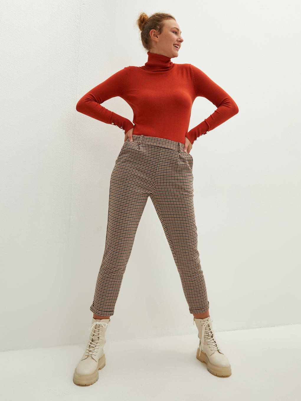 Elastic Waist Wide Fit Plaid Ankle Length Women's Trousers-2
