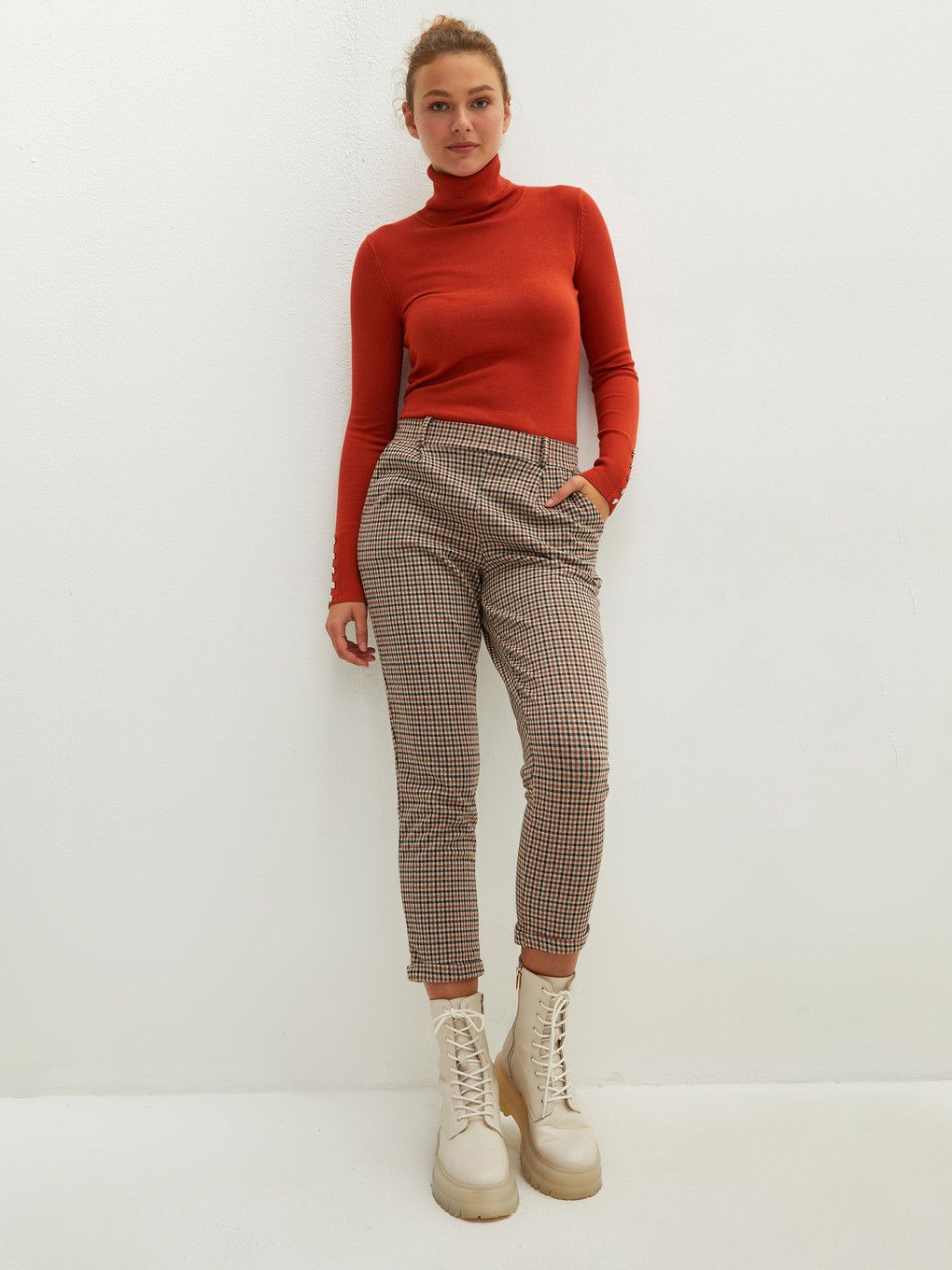 Elastic Waist Wide Fit Plaid Ankle Length Women's Trousers-3