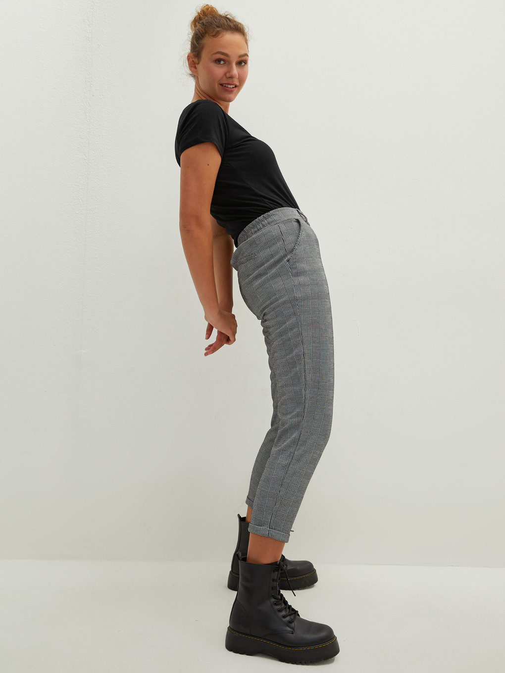 Elastic Waist Wide Fit Plaid Ankle Length Women's Trousers-1